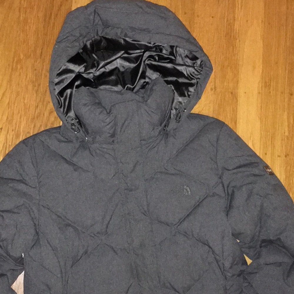 Women’s The North Face grey long down puffer jacket with hood.  Sz Small